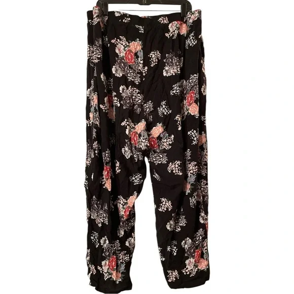Ellos Black and Red Floral Cropped Pants - Picture 2 of 3